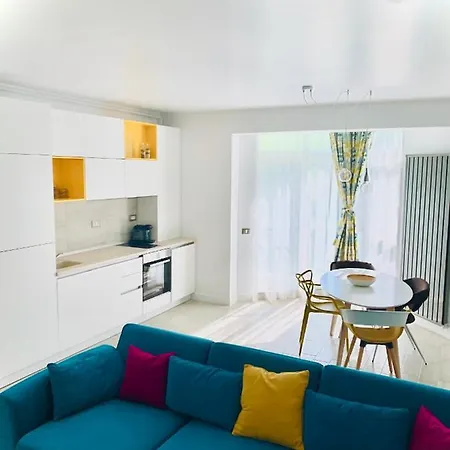 Yellow Spot Apartament Apartment *